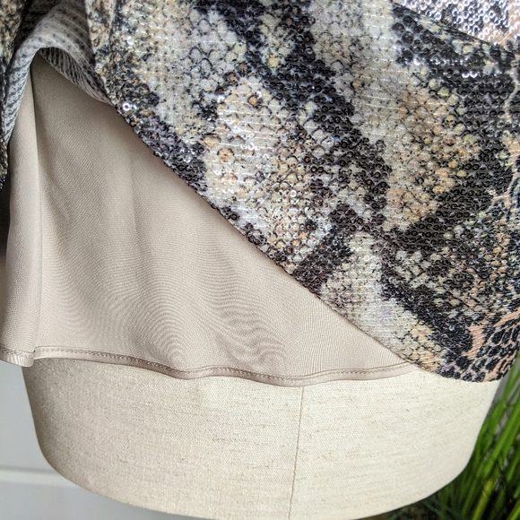 Elie Tahari Blouse Sleeveless Sequin Snake Print Draped Neck Truffle Black L NWT - Picture 14 of 16